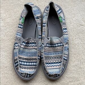 Sanuk Women’s Blue & Grey Patterned Flats Size 8